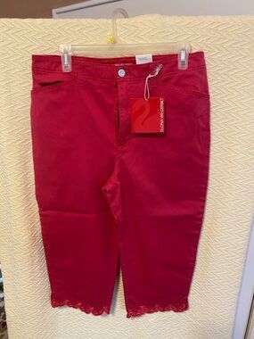 Gloria Vanderbilt Bright Red Scallop-Hem Capri Pants